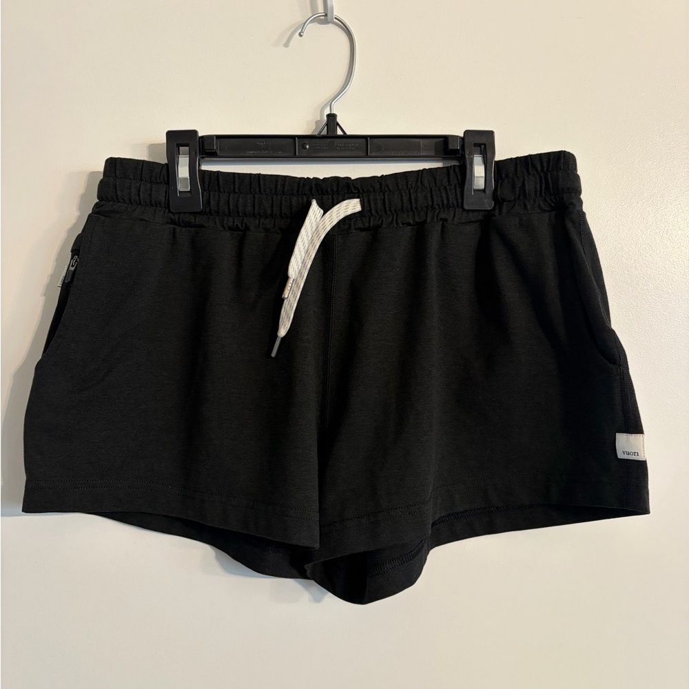 Vuori Women's Halo Performance Short Black Comfy Athleisure Gym VW339 - Size M